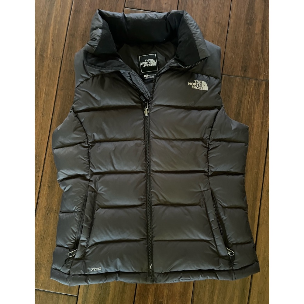 Womens Northface puffer vest 700